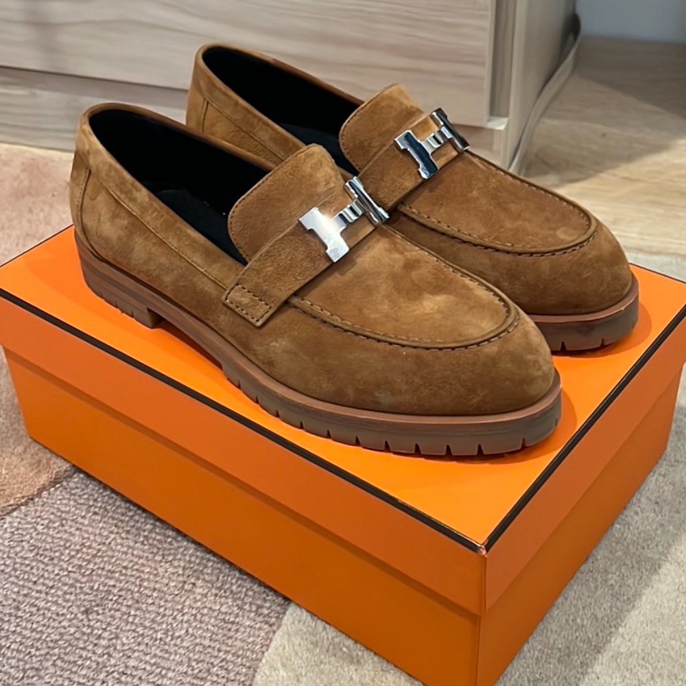 Hermès women’s Faubourg suede loafer size 37.5
